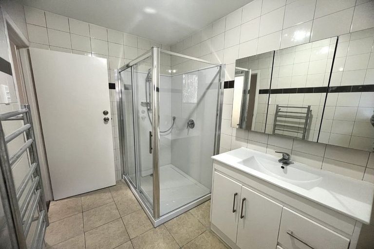 Photo of property in 58 Sunnyside Road, Sunnyvale, Auckland, 0612