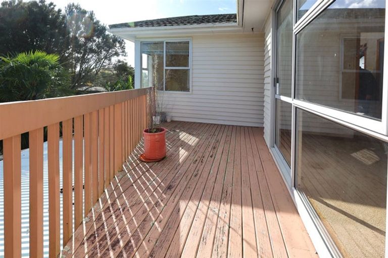 Photo of property in 5 Renata Crescent, Te Atatu Peninsula, Auckland, 0610