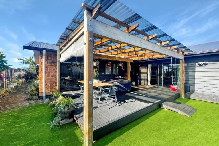 Photo of property in 5 Ruske Place, Grandview Heights, Hamilton, 3200