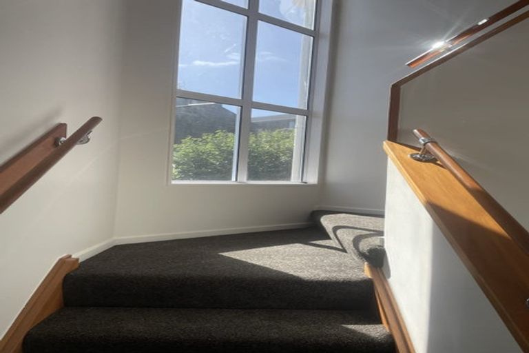 Photo of property in 5 Erskine Close, Island Bay, Wellington, 6023