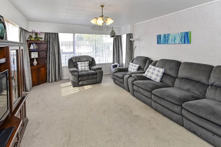 Photo of property in 1 Awakino Place, Manurewa, Auckland, 2102