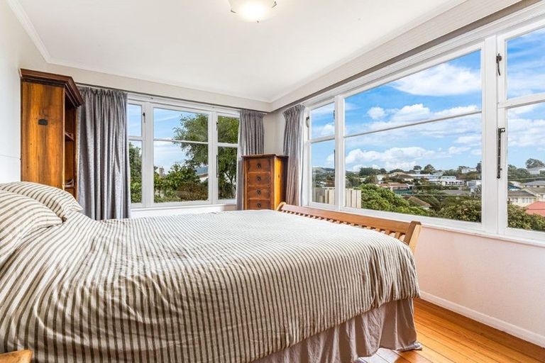 Photo of property in 12 Owhiti Street, Titahi Bay, Porirua, 5022