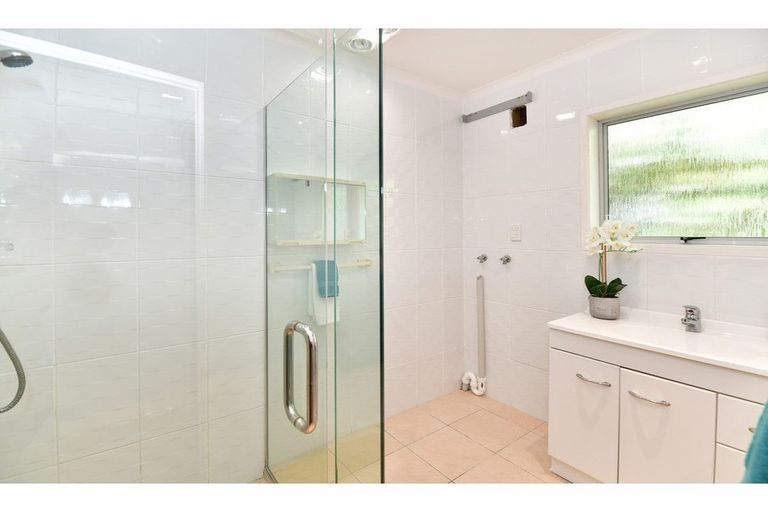 Photo of property in 1017 Whangaparaoa Road, Tindalls Beach, Whangaparaoa, 0930