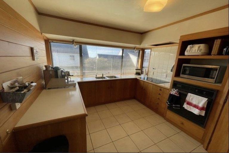 Photo of property in 2/13 Saltburn Road, Milford, Auckland, 0620