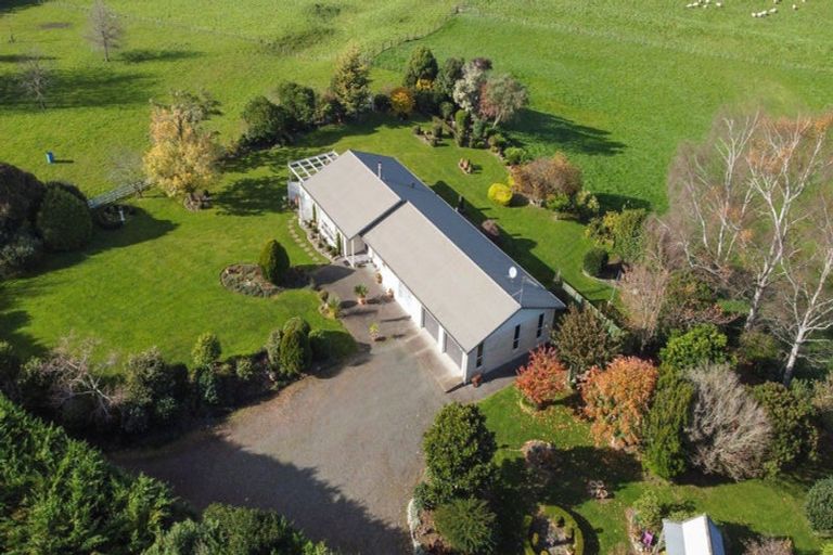 Photo of property in 241 Adelaide Road, Dannevirke, 4930