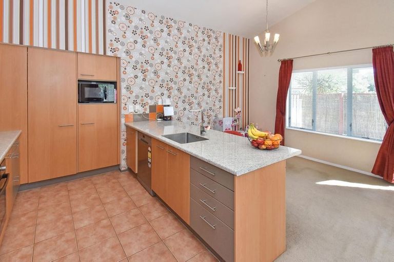 Photo of property in 99 Riverton Drive, Randwick Park, Auckland, 2105