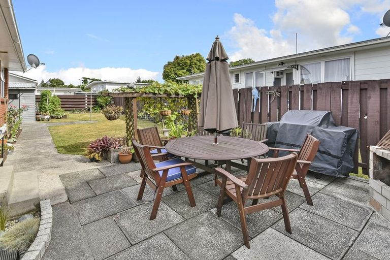 Photo of property in 1 Awakino Place, Manurewa, Auckland, 2102