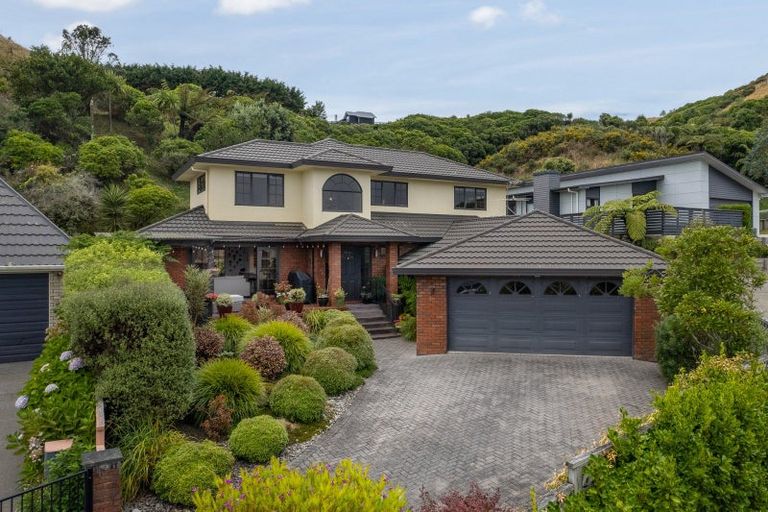 Photo of property in 25 Kilkelly Close, Tawa, Wellington, 5028