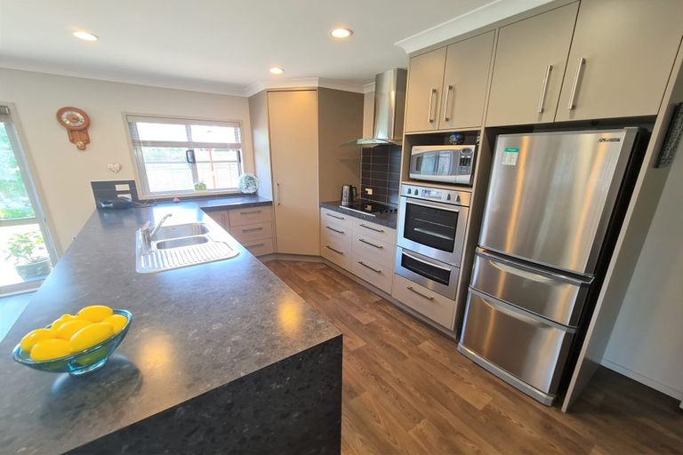 Photo of property in 30 Simpson Crescent, Raumati Beach, Paraparaumu, 5032