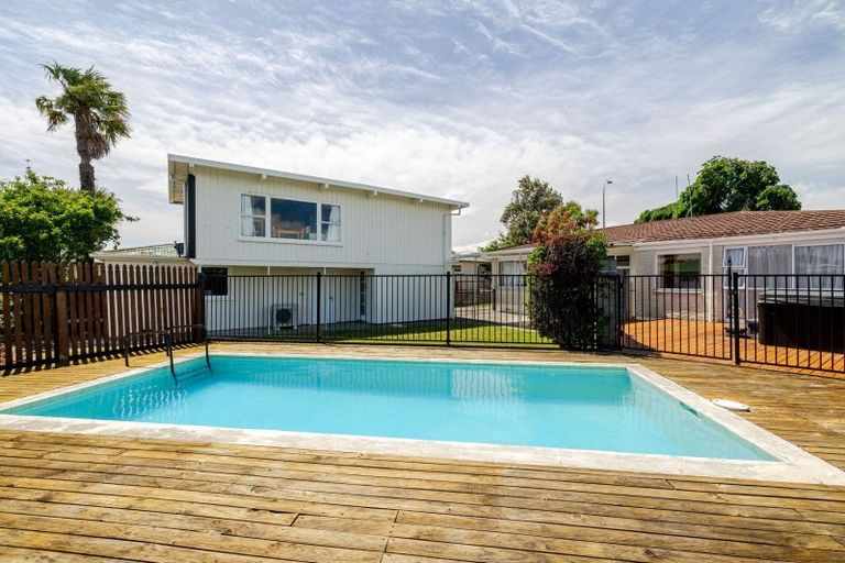 Photo of property in 73 College Street, Awapuni, Palmerston North, 4412
