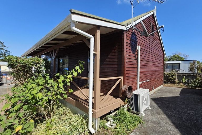 Photo of property in 3/708 Swanson Road, Swanson, Auckland, 0612