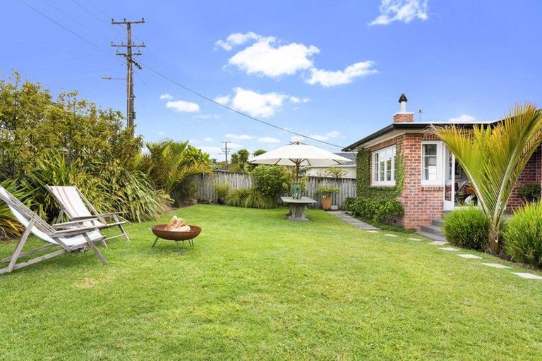 Photo of property in 8 Copley Street, New Lynn, Auckland, 0600