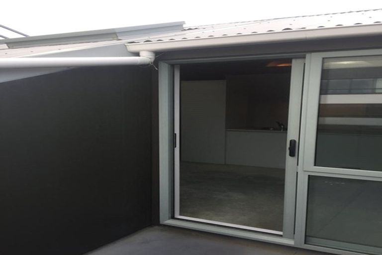 Photo of property in Metro Apartments, 16/220 Thorndon Quay, Pipitea, Wellington, 6011