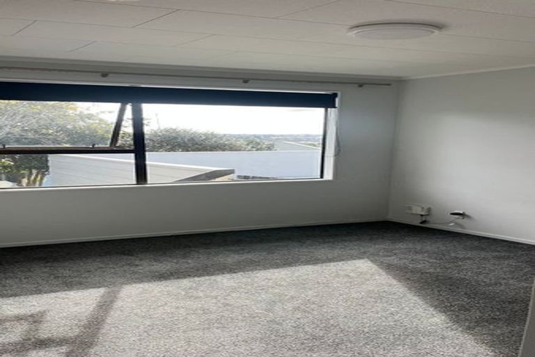 Photo of property in 41 Lavelle Road, Henderson, Auckland, 0612