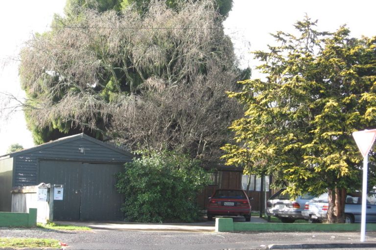 Photo of property in 2 Old Farm Road, Hamilton East, Hamilton, 3216