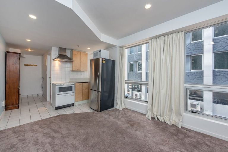 Photo of property in Terrace Heights Apartments, 2c/163 The Terrace, Wellington Central, Wellington, 6011