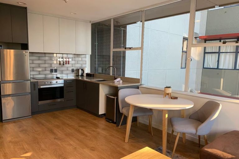 Photo of property in Terrace Tower Apartments, 7a/126 The Terrace, Wellington Central, Wellington, 6011