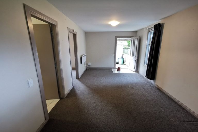 Photo of property in 39 Akaroa Drive, Maupuia, Wellington, 6022