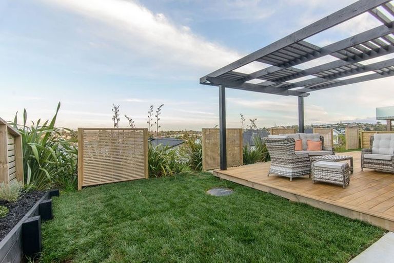 Photo of property in 32 Caldera Drive, Long Bay, Auckland, 0630