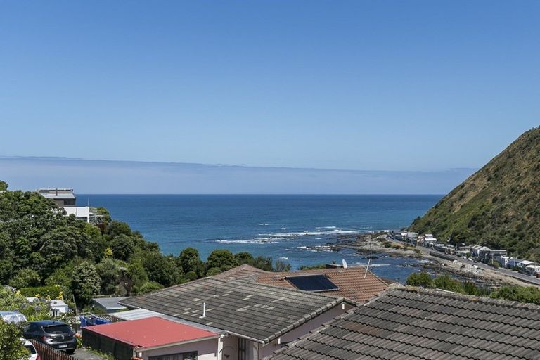 Photo of property in 9 Frobisher Street, Island Bay, Wellington, 6023