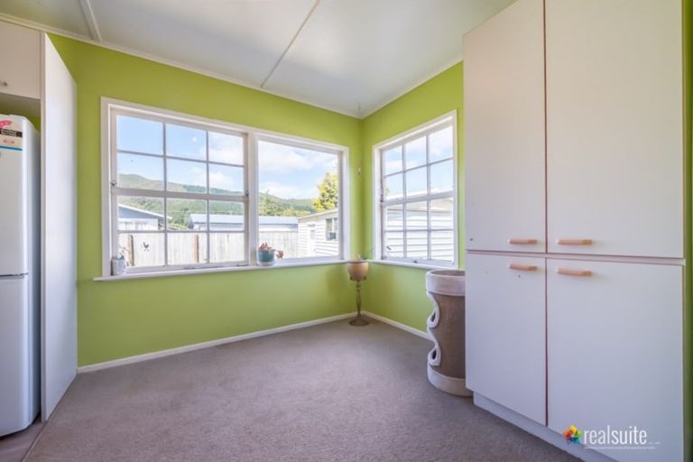Photo of property in 280 Wellington Road, Wainuiomata, Lower Hutt, 5014