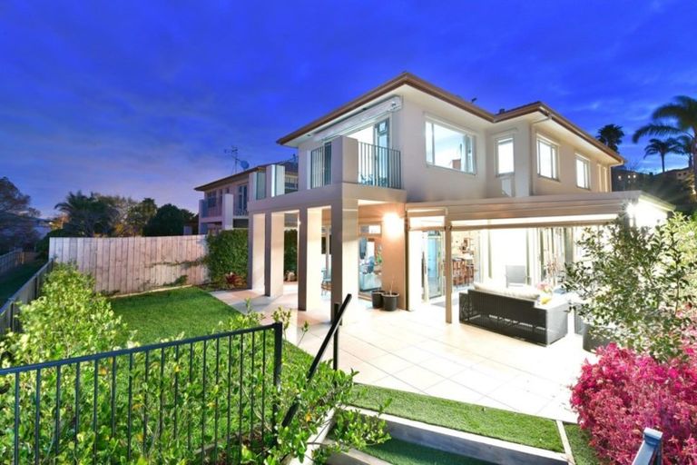 Photo of property in 2/126 Whangaparaoa Road, Red Beach, 0932