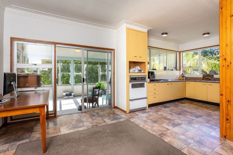 Photo of property in 24 Waikoukou Valley Road, Waimauku, 0812