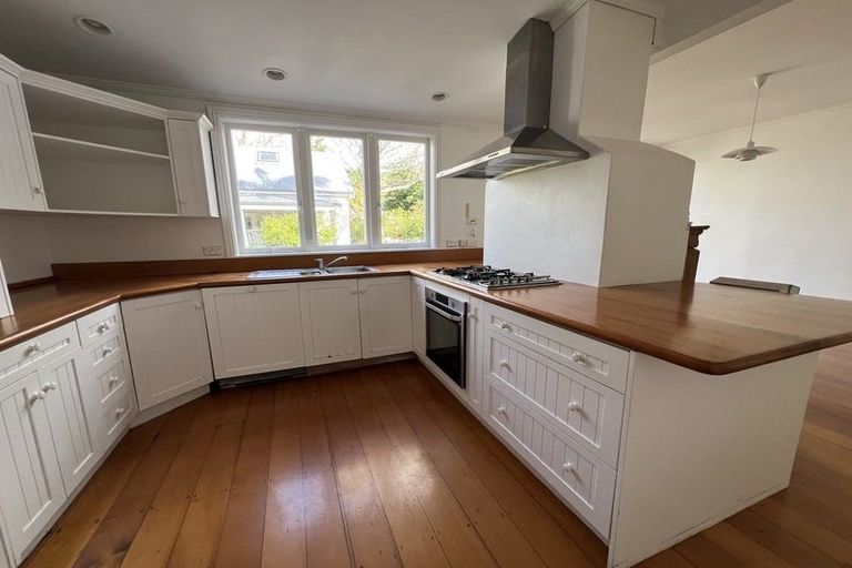 Photo of property in 19 Lake Road, Devonport, Auckland, 0624