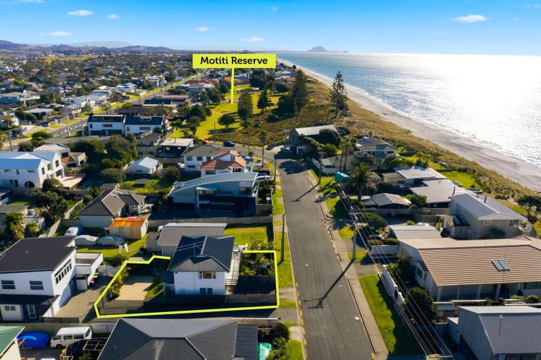 Photo of property in 22 Karewa Parade, Papamoa Beach, Papamoa, 3118