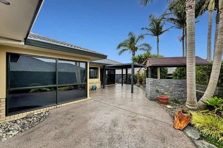Photo of property in 26 Maghera Drive, East Tamaki Heights, Auckland, 2016