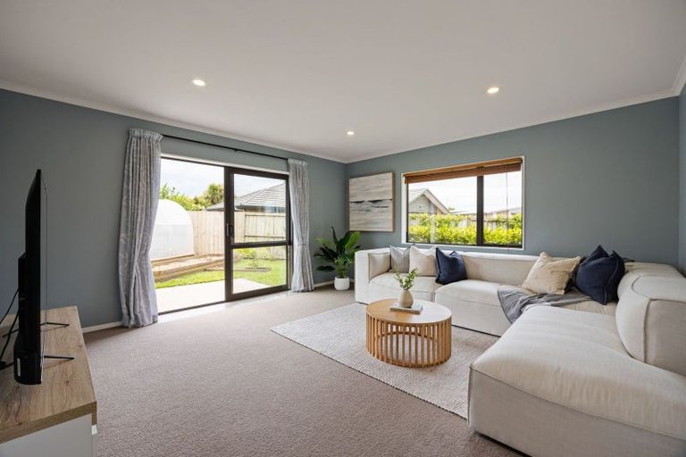 Photo of property in 33 Whitney Place, Rototuna North, Hamilton, 3210