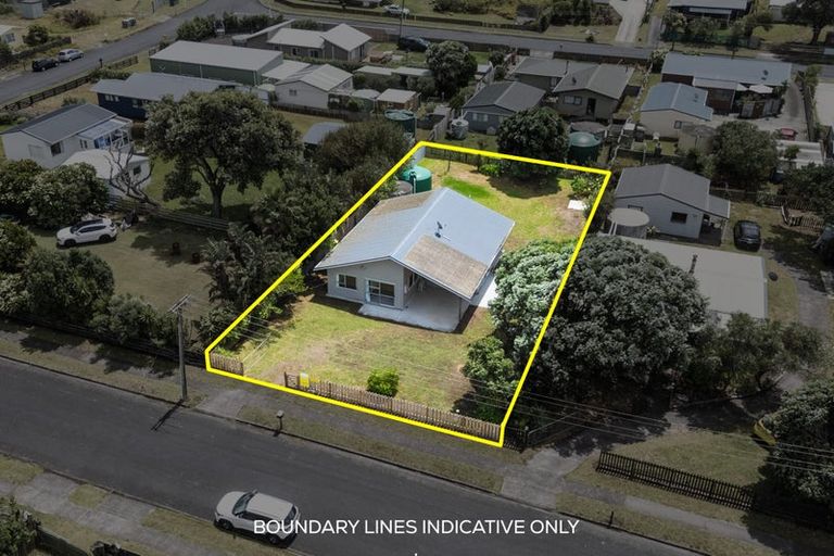 Photo of property in 1 Cordyline Road, Port Waikato, Tuakau, 2695