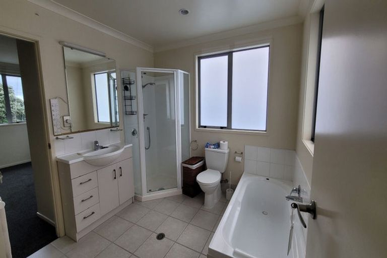 Photo of property in 11l Clearwater Cove, West Harbour, Auckland, 0618