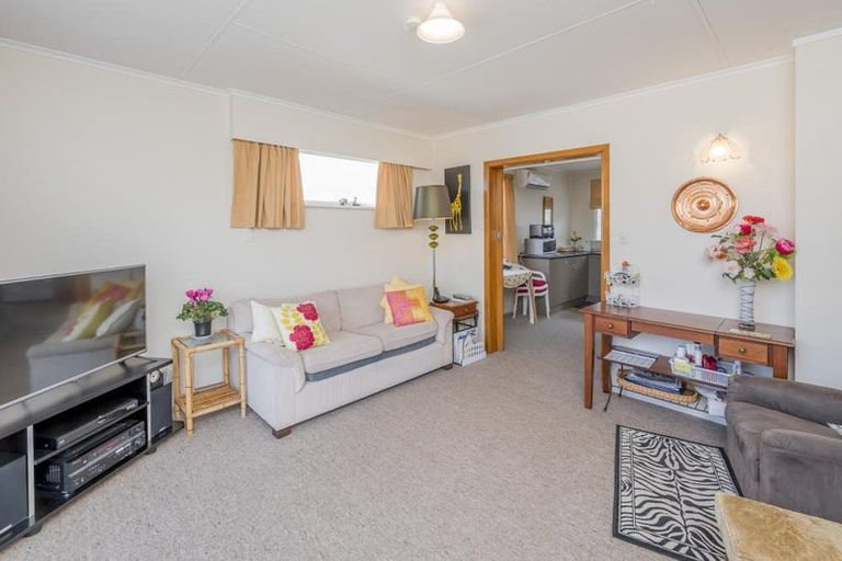 Photo of property in 11 Weraroa Road, Levin, 5510