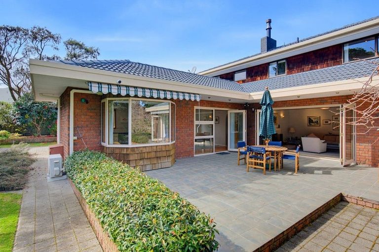 Photo of property in 10 Karaka Grove, Waikanae, 5036