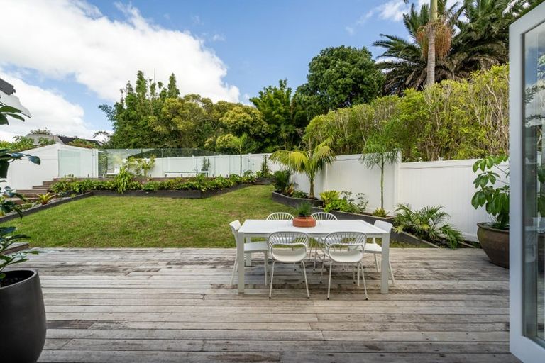 Photo of property in 16 Hinemoa Terrace, Birkenhead, Auckland, 0626