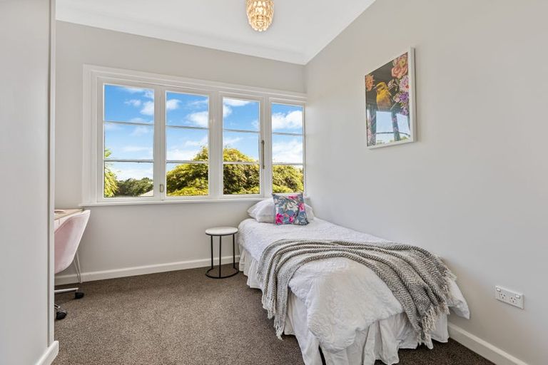 Photo of property in 174 Seaview Road, Westown, New Plymouth, 4310