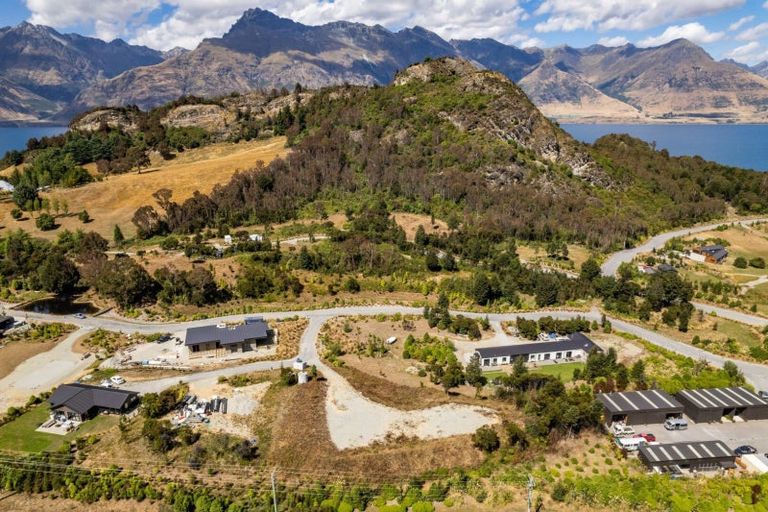 Photo of property in 17 Peregrine Falcon Road, Mount Creighton, Queenstown, 9371