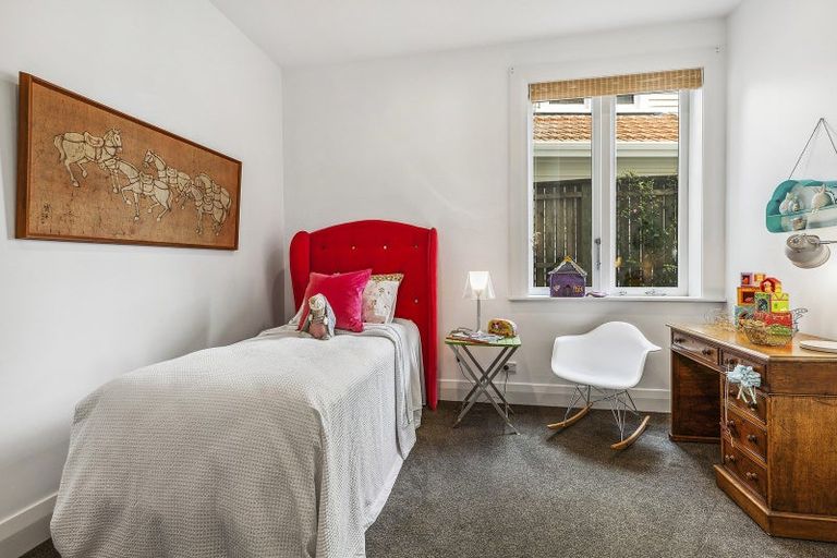 Photo of property in 19 Lower North Terrace, Kelburn, Wellington, 6012