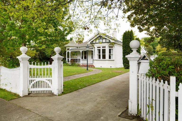 Photo of property in 124 Cook Street, West End, Palmerston North, 4410
