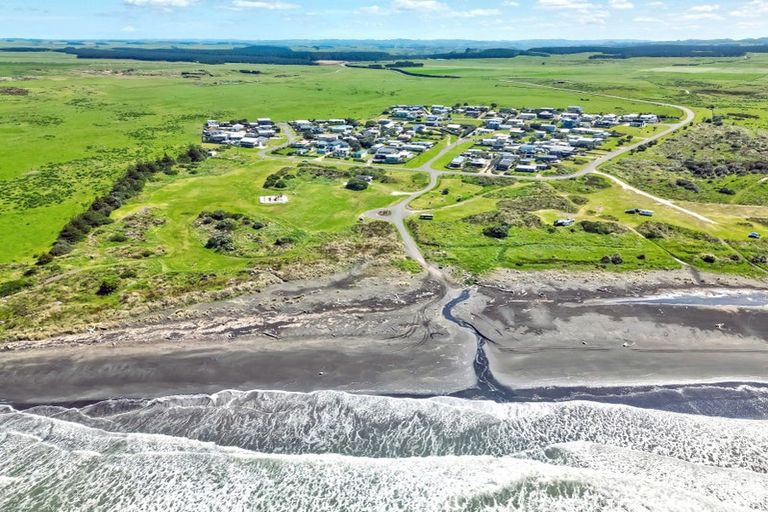 Photo of property in 8 Nukumaru Parade, Waiinu Beach, Whanganui, 4588