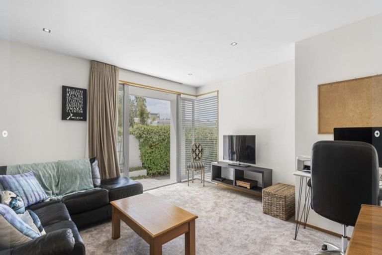 Photo of property in 2/55 Parr Terrace, Castor Bay, Auckland, 0620
