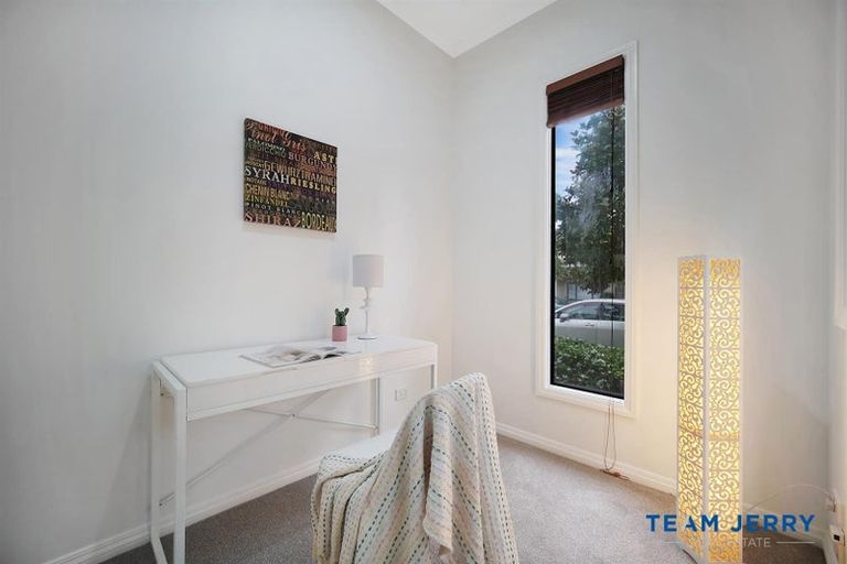 Photo of property in 27 Bridgefield Crescent, Flat Bush, Auckland, 2016