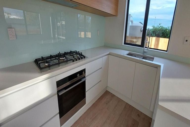 Photo of property in 29d Mackenzie Street, Te Atatu South, Auckland, 0610