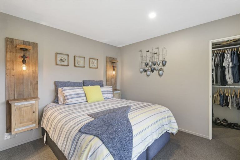 Photo of property in 77 Sarabande Avenue, Redwood, Christchurch, 8051