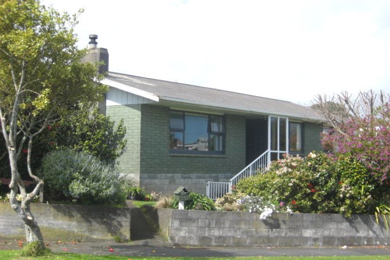 Photo of property in 22 Rospeath Crescent, Spotswood, New Plymouth, 4310