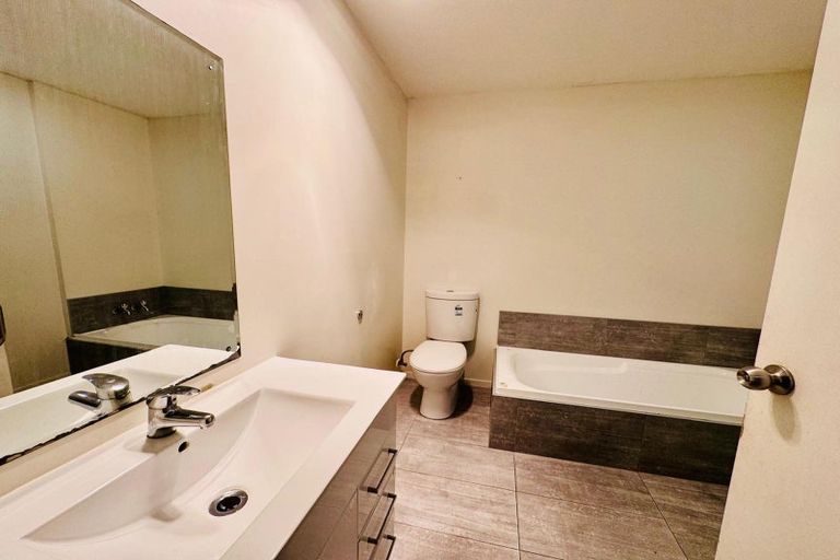 Photo of property in 25 Montilla Place, Manurewa, Auckland, 2102