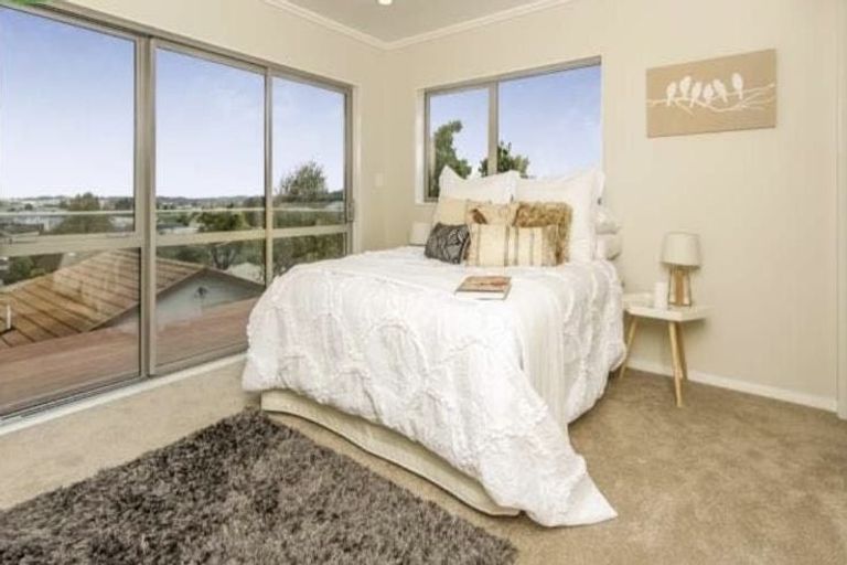 Photo of property in 436a East Coast Road, Windsor Park, Auckland, 0630