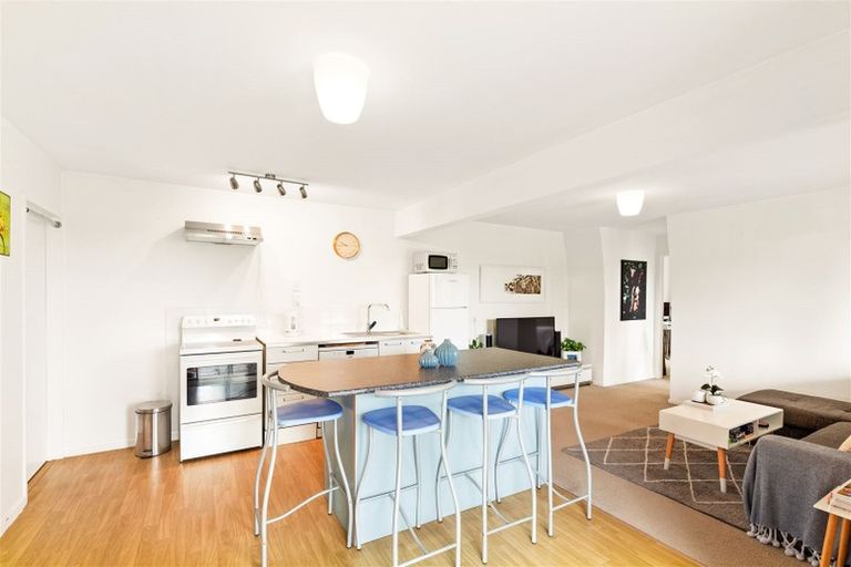 Photo of property in 48 Renata Crescent, Te Atatu Peninsula, Auckland, 0610