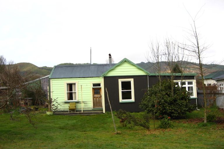 Photo of property in 8 Bridge Street, Reefton, 7830